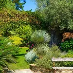 게스트하우스 Domaine Les Mesanges 4*