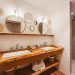 Domaine Les Mesanges 4*