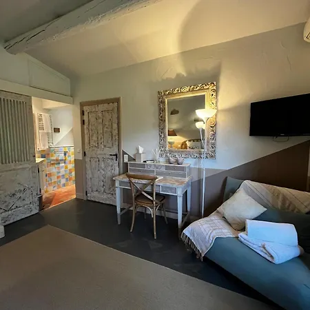 Domaine Les Mesanges Guest house