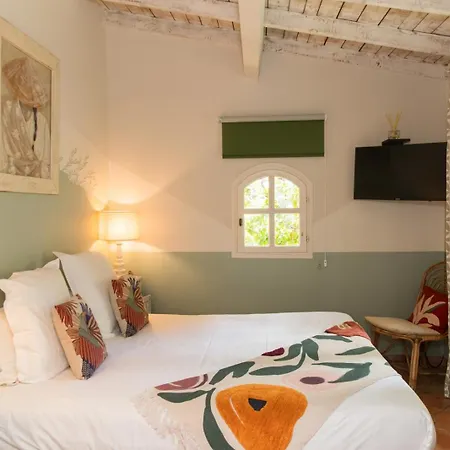 Guest house Domaine Les Mesanges 4*