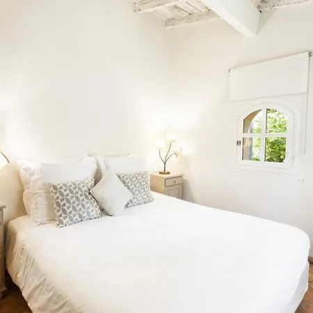 בית הארחה Domaine Les Mesanges 4*