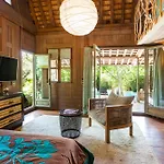 Domaine Les Mesanges ゲストハウス 4*