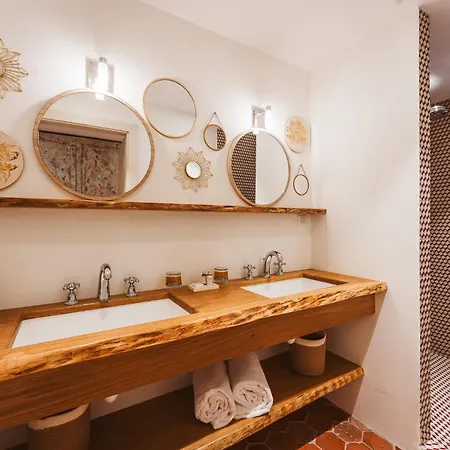 Domaine Les Mésanges 4*